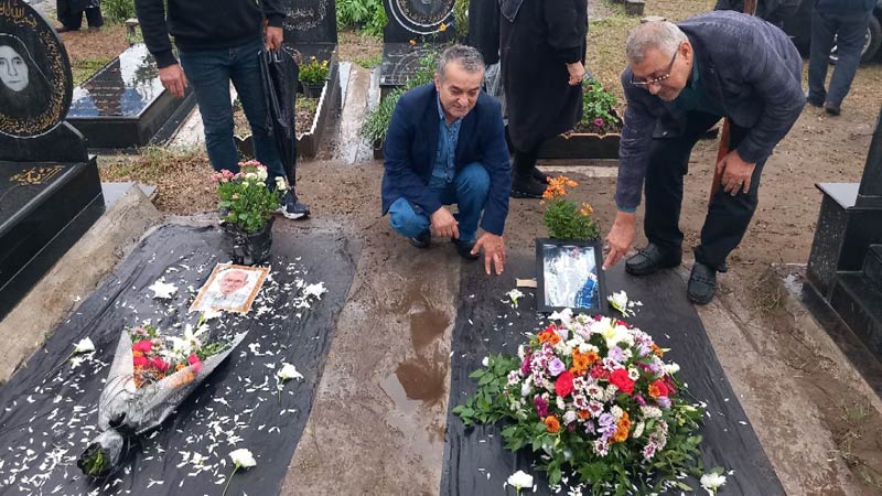 حضور مسئول انجمن نجات گیلان در مراسم سوم مادر زهرا حسینی