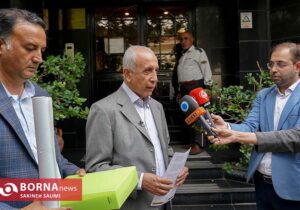 تجمع خانواده های اسیران مجاهدین خلق در مقابل دفتر صلیب سرخ