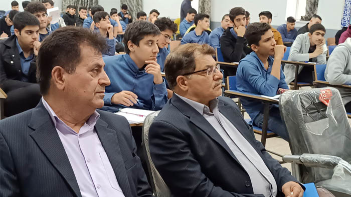 گفت و شنود اعضای انجمن نجات خوزستان با دانش آموزان دبیرستان امام علی