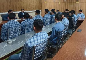 گپ و گفت اعضای انجمن نجات خوزستان با دانش آموزان دبیرستان تیزهوشان اهواز