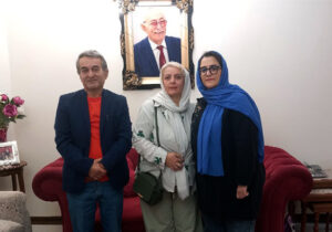 خلق من هستم که صدای پدرم را نشنیده ام