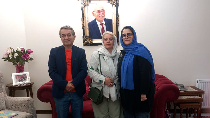 خلق من هستم که صدای پدرم را نشنیده ام