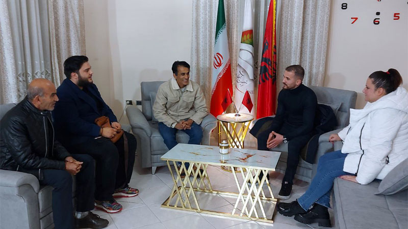 دیدار با نویسنده معروف آلبانیایی در دفتر انجمن نجات