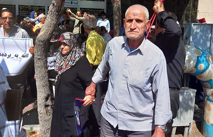 خانواده های لرستانی در تجمع مقابل سفارت ترکیه