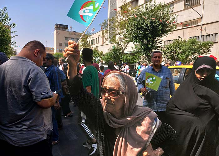 خانواده های لرستانی در تجمع مقابل سفارت ترکیه