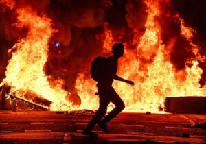 حفظ اصالت اعتراضات با طرد خشونت مجاهدین