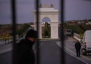 سندی بر بی‌شرافتی فرقه رجوی که عقیم ماند: مهر قرمز بی‌هویتی