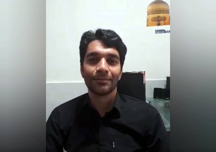 اسمت را بر روی کتیبه ای از جنس عاطفه حک می کنم