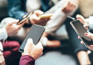 نقشه های شوم رجوی برای نسل زد