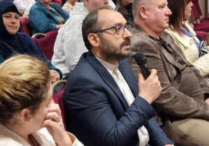 سخنرانی مفتی شهر اشکودر در افتتاحیه مستند مادر، عشق، جدایی