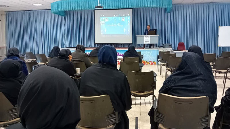 نشست مسئول انجمن نجات سمنان با فرهنگیان شهرستان سرخه