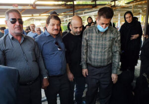 شرکت اعضای انجمن نجات خوزستان در مراسم خاکسپاری مادر غلامعلی نریمی