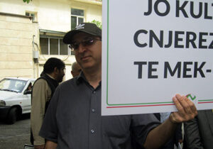 نامه مهدی شمس اللهی به عمویش نصرالله شمس اللهی در کمپ مجاهدین