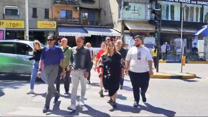 واکنش ها به خبر “می بایست مانع . . . می شدید”