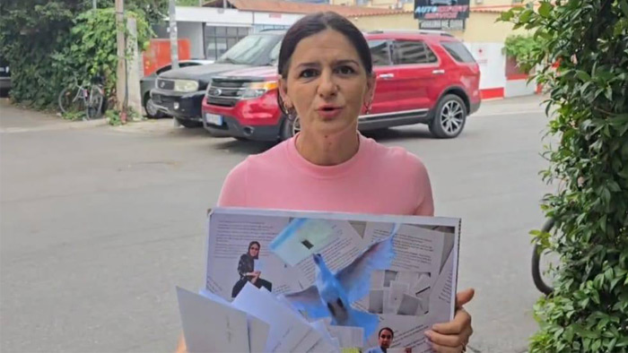 انجمن نجات آلبانی مقابل صلیب سرخ