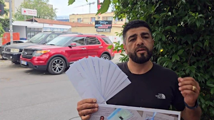 انجمن نجات آلبانی مقابل صلیب سرخ