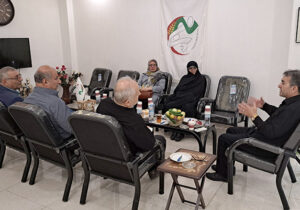 دیدار تعدادی از خانواده های گیلک با مسئول انجمن نجات گیلان به روایت تصویر