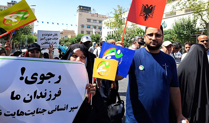 خانواده های گیلانی مقابل سفارت ترکیه