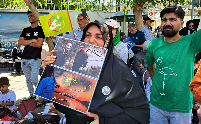 خانواده های گیلانی مقابل سفارت ترکیه