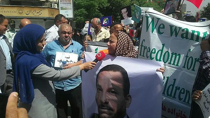 گردهمایی انجمن نجات مقابل سفارت ترکیه