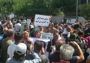 زلزله در آلبانی ، خانواده ها را جلوی سفارت ترکیه برد