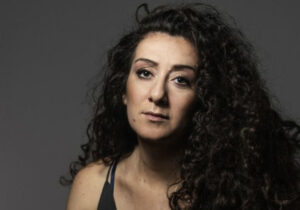 پروین حسین نیا از حضورش در مستند کودکان کمپ اشرف می‌گوید