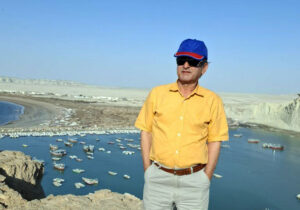 به دور از مناسبات فرقه رجوی، زندگی شادمانه جریان دارد