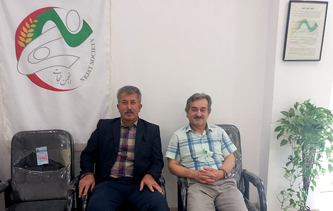 مجید کهنه سری در کنار مسئول انجمن نجات گیلان