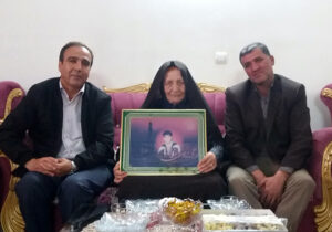 تا به سرمنزل نرسیم از پای نخواهیم نشست