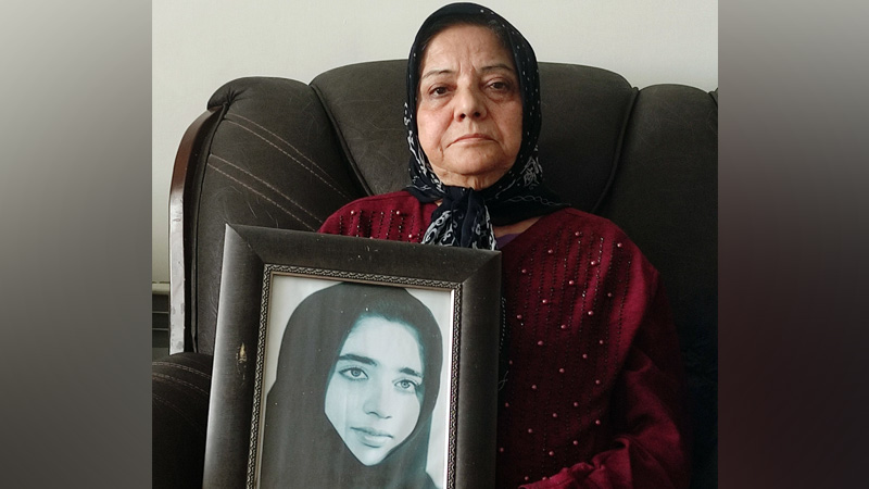 پروانه جان سالهاست چشم به راهت هستم