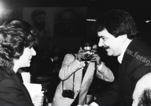 مصافحه مسعود رجوی با یک خبرنگار زن سوژه کارتونی شد