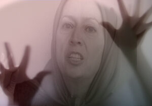 توزیع آق بانو و چادر سفید توسط زهرا مریخی