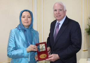 عوامل مجاهدین خلق در مراسم یادبود مدافع جنگ و خشونت