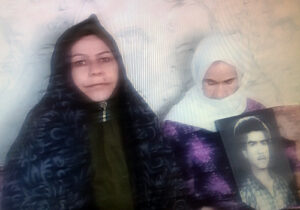 آقای ادی راما! برادرم علی صادقی در کشور شما تحت شستشوی مغزی مجاهدین می باشد.