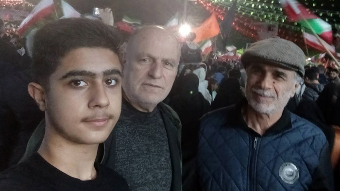 از راست آقای علی اصغر وکیل زند ، هادی شبانی به همراه پسرش