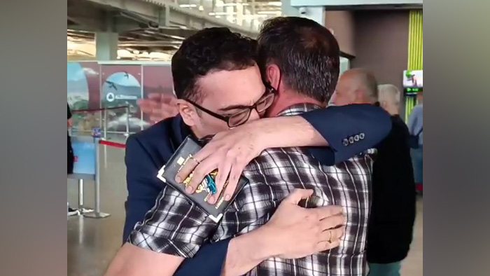 دیدار حسن شهباز با خواهرزاده خود در تیرانا بعد از بیست سال