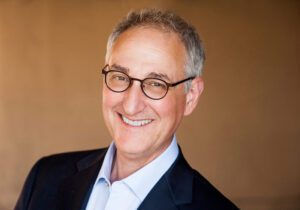 استیون حسن در خصوص مسعود بنی صدر می گوید