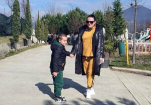 اجازه دهید مادران با فرزندان خود در آلبانی ارتباط برقرار کنند