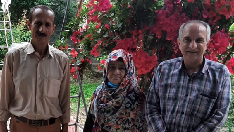 ملاقات اعضای انجمن نجات مازندران با مادر علیرضا توکلی