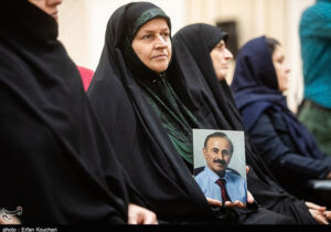 خانواده های اسیران مجاهدین خلق؛ اندوهناک و چشم انتظار اما امیدوار و پیگیر