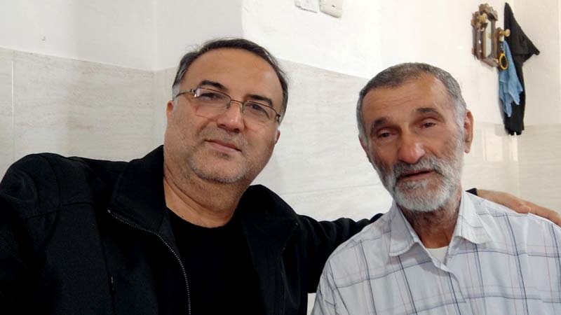 ملاقات مسئول انجمن نجات گلستان با خانواده ترابی