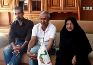 دیدار محمد تورنگ با مادر و برادر اسماعیل گرجی