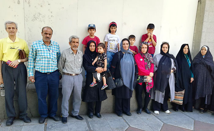 خانواده های اراکی مقابل سفارت ترکیه