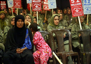 ارقام پروپاگاندای مجاهدین در برابر حقیقت چشمان زن عراقی
