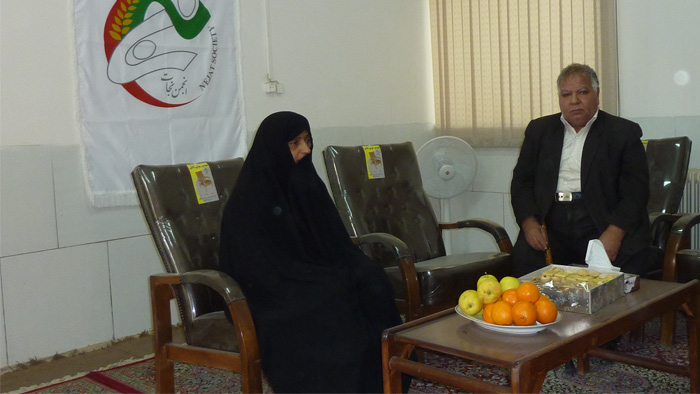 ابوالقاسم یغمایی در کنار خانواده ها