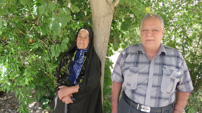 ابوالقاسم یغمایی در کنار خانواده ها