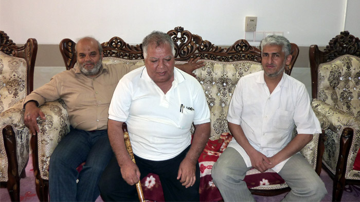 ابوالقاسم یغمایی در کنار خانواده ها