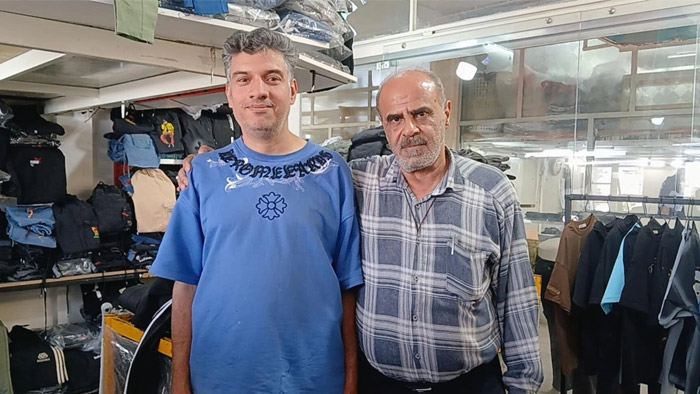 دیدار فواد بصری با برادر رضا زنگنه از اسیران مجاهدین