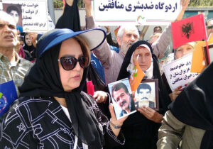 خانواده های اعضای حاضر در تشکیلات رجوی چه خواسته ناحقی دارند؟