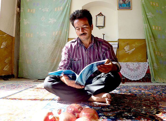 دادستان محترم دادگاه کیفری بین المللی برادرم از تمامی حقوق اولیه اش محروم است